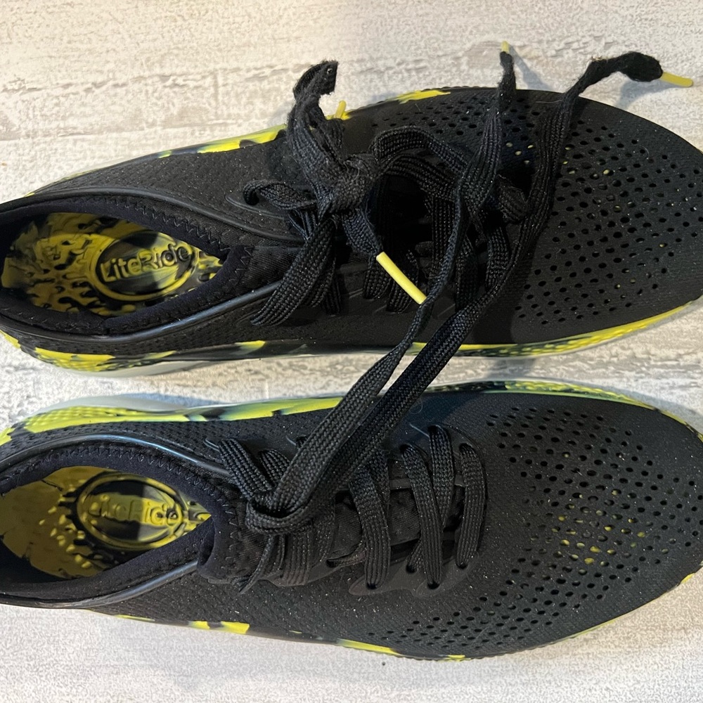 Crocs water shoes. Men size 7.